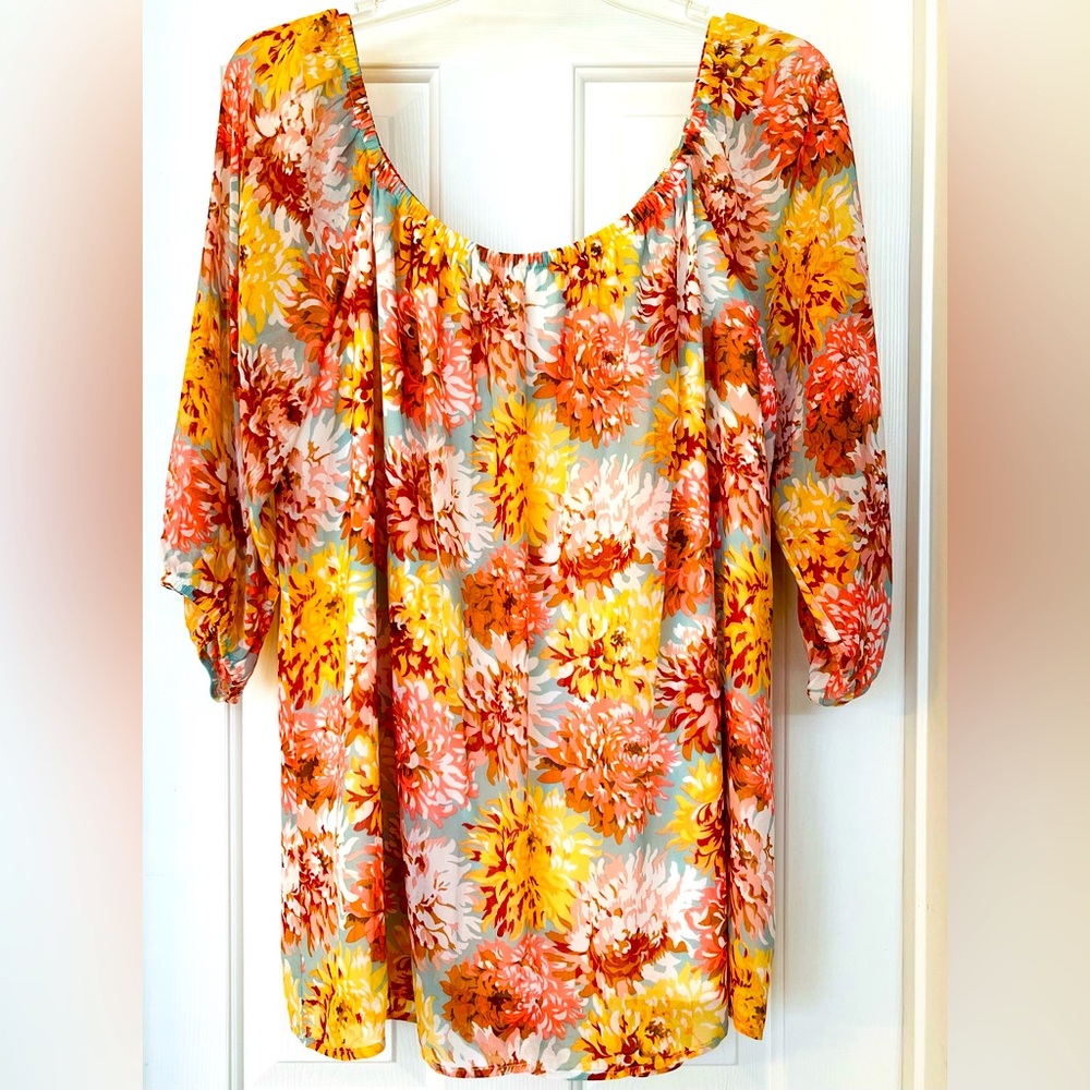 Want and Need floral top in size 3x, 30” length.